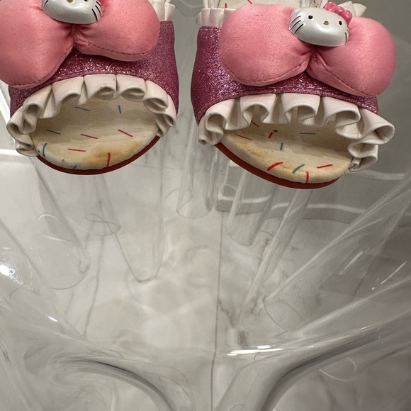 Hello Kitty by Sanrio Kids Sandals Size 13/1. In good condition - Picture 9 of 10